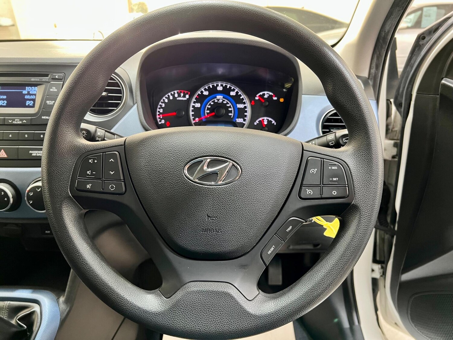 Used Hyundai i10 2015 for sale - 76667102: Photo 26