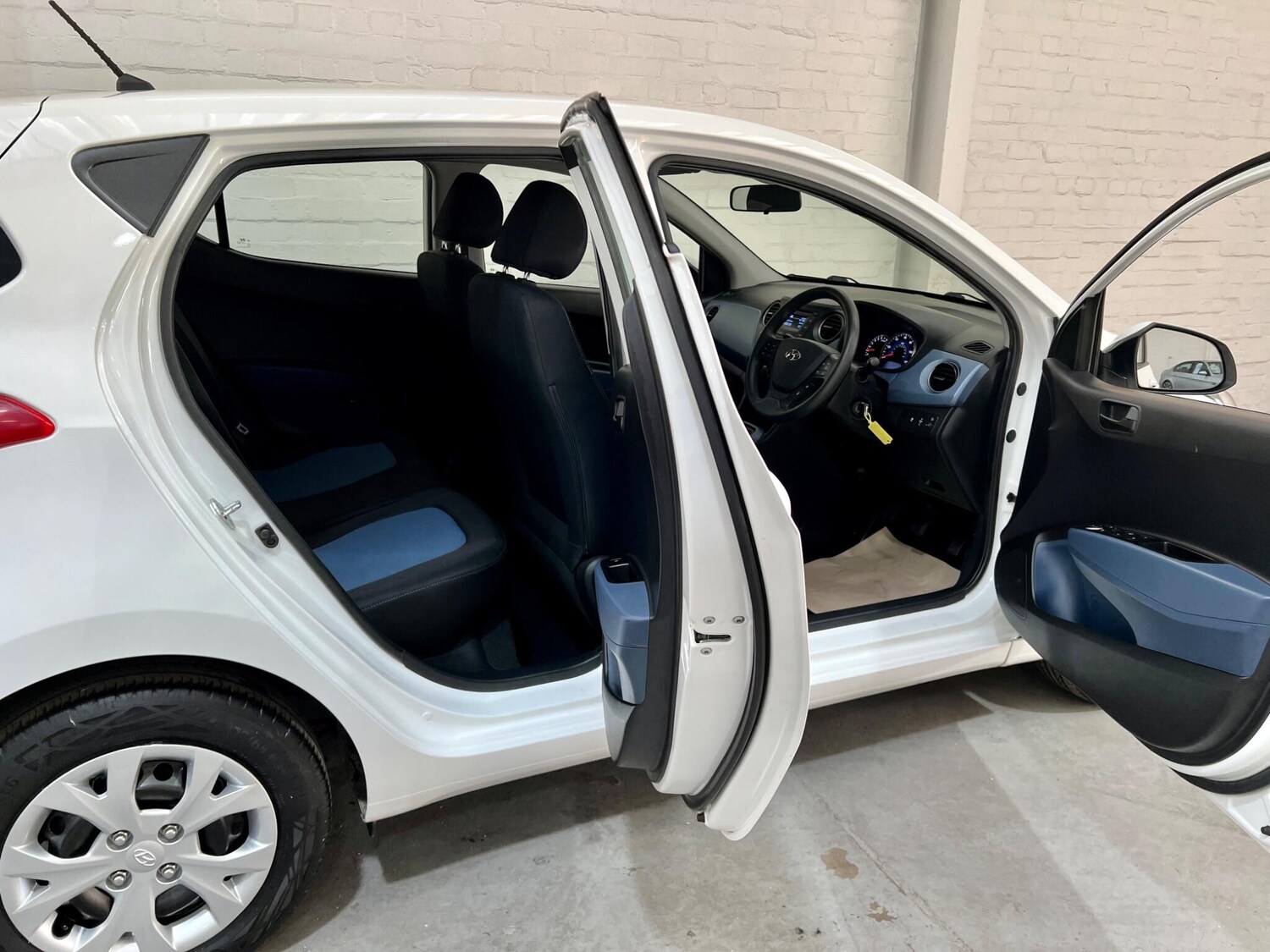 Used Hyundai i10 2015 for sale - 76667102: Photo 39