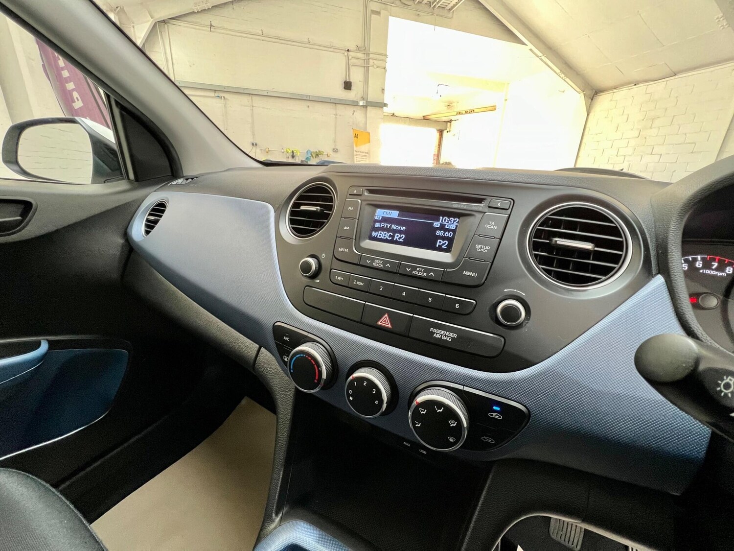 Used Hyundai i10 2015 for sale - 76667102: Photo 41