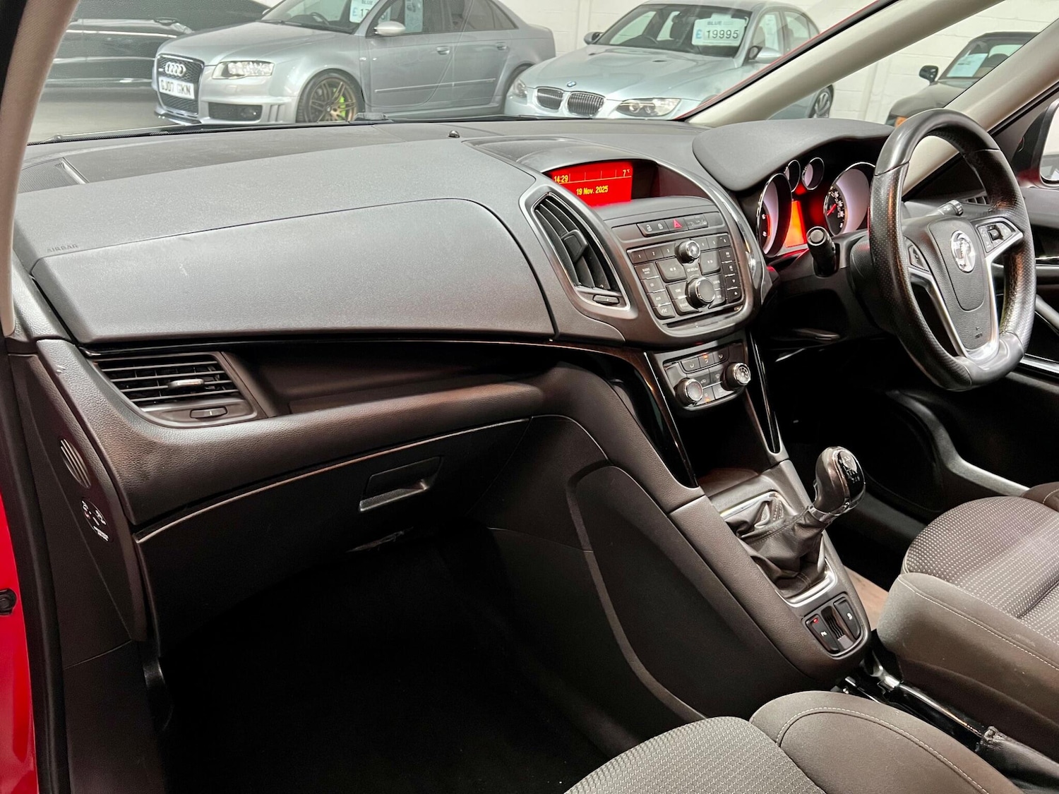 Used Vauxhall Zafira 2015 for sale - 76633112: Photo 25