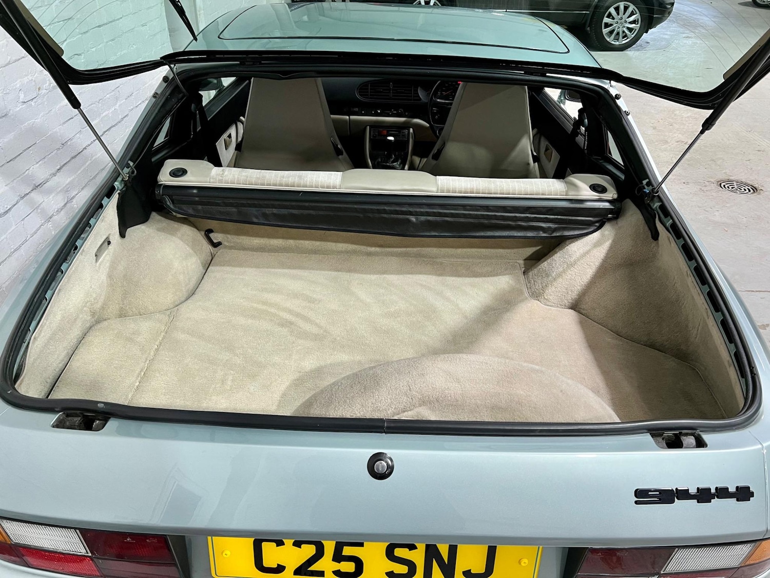 Used Porsche 944 for sale - 76990272: Photo 74