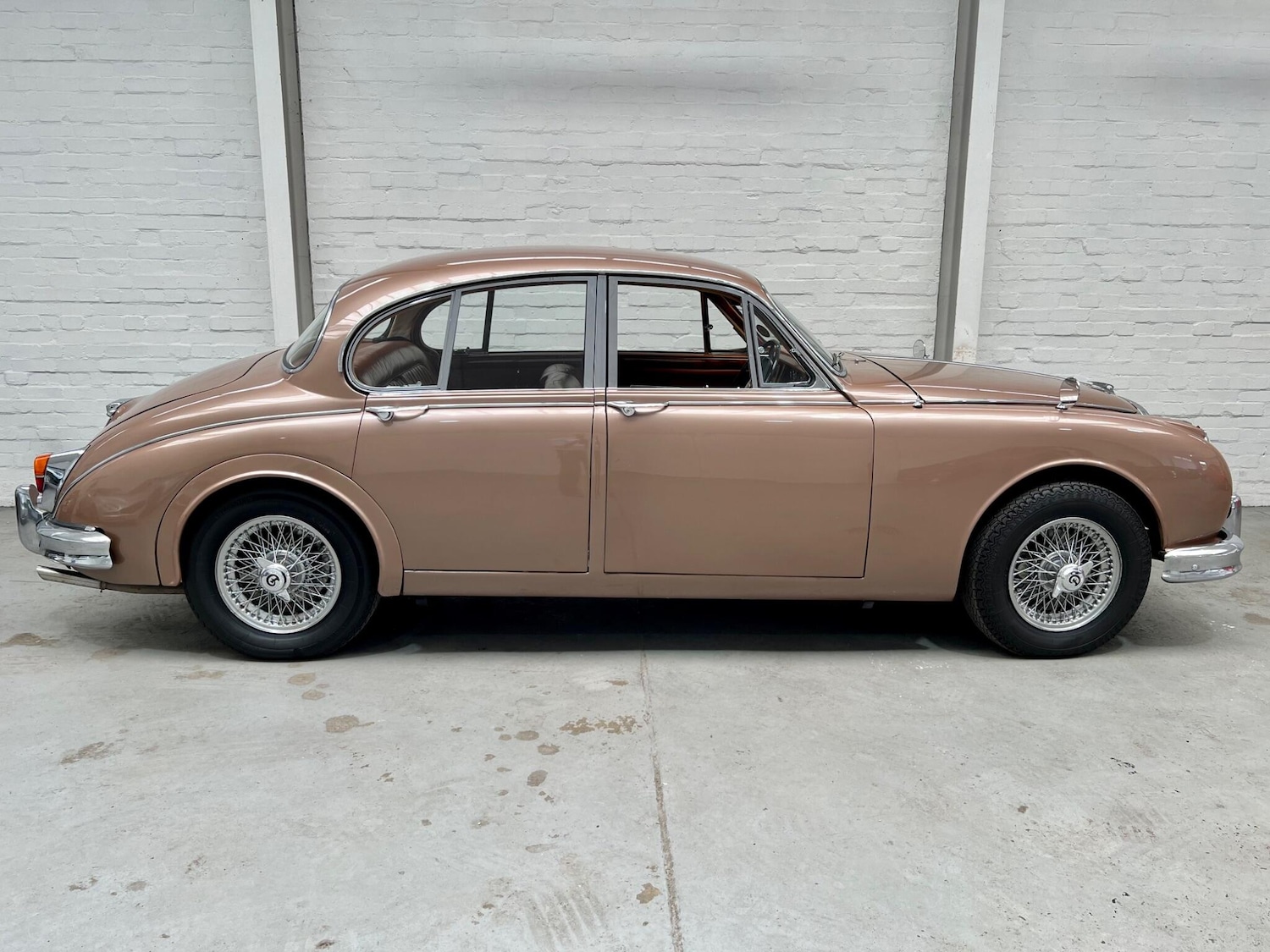 Used Daimler V8 1965 for sale - 76727844: Photo 2