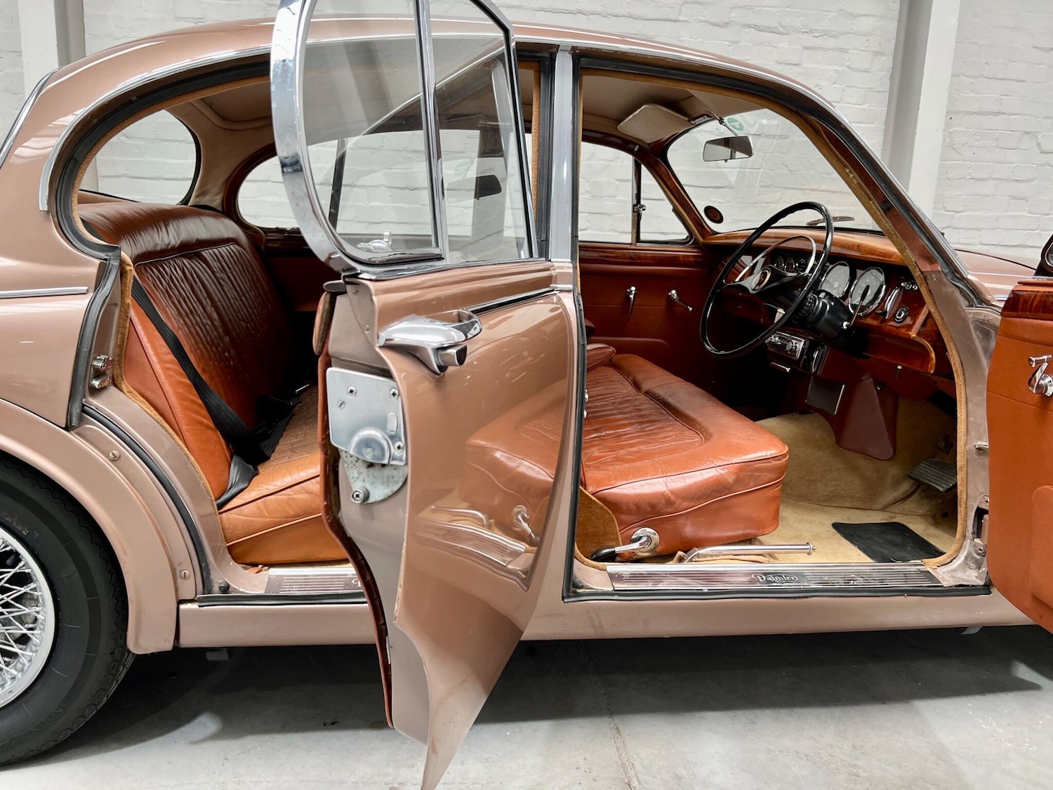 Used Daimler V8 1965 for sale - 76727844: Photo 46