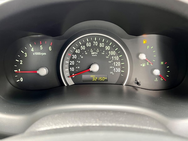 Used Kia Sedona 2010 for sale - 75059714: Photo 14