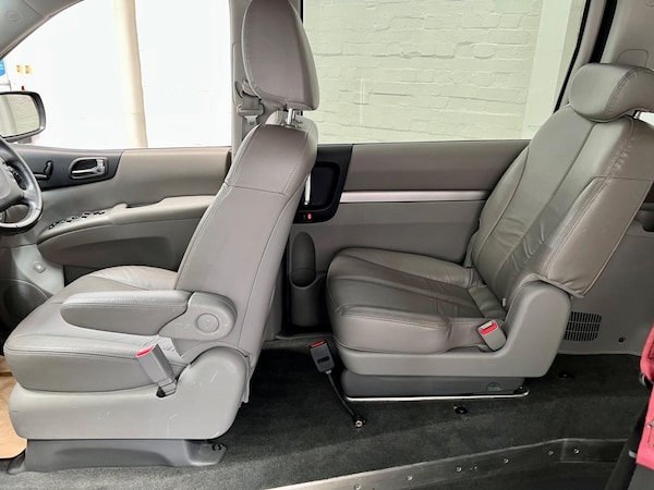 Used Kia Sedona 2010 for sale - 75059714: Photo 32