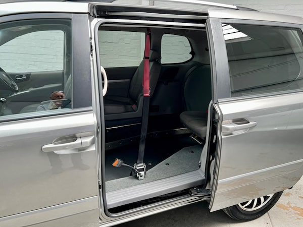 Used Kia Sedona 2010 for sale - 75059714: Photo 34