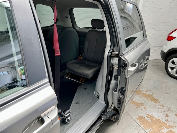Used Kia Sedona 2010 for sale - 75059714: Photo 35