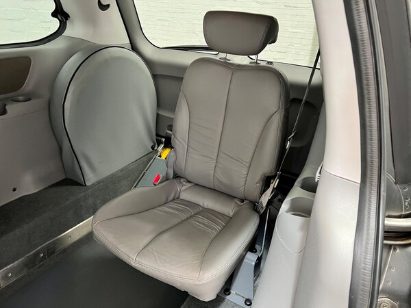 Used Kia Sedona 2010 for sale - 75059714: Photo 36