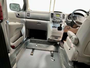 Used Kia Sedona 2010 for sale - 75059714: Photo