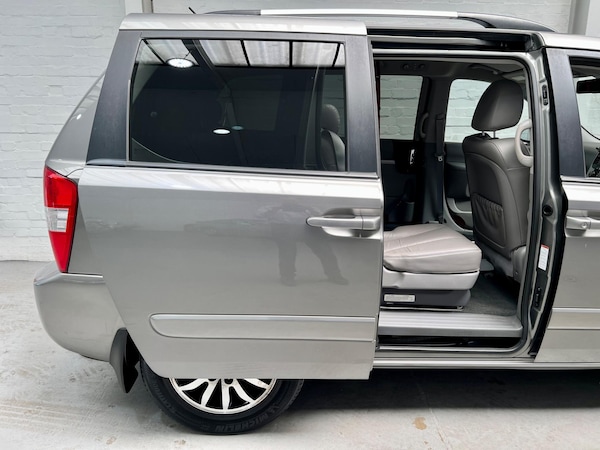 Used Kia Sedona 2010 for sale - 75059714: Photo 47