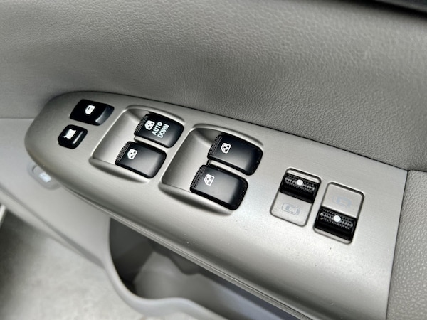 Used Kia Sedona 2010 for sale - 75059714: Photo 55