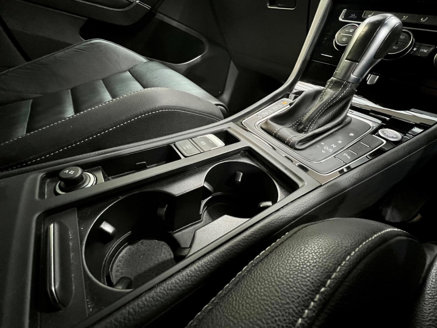 Used Volkswagen Golf 2017 for sale - 77784611: Photo 44