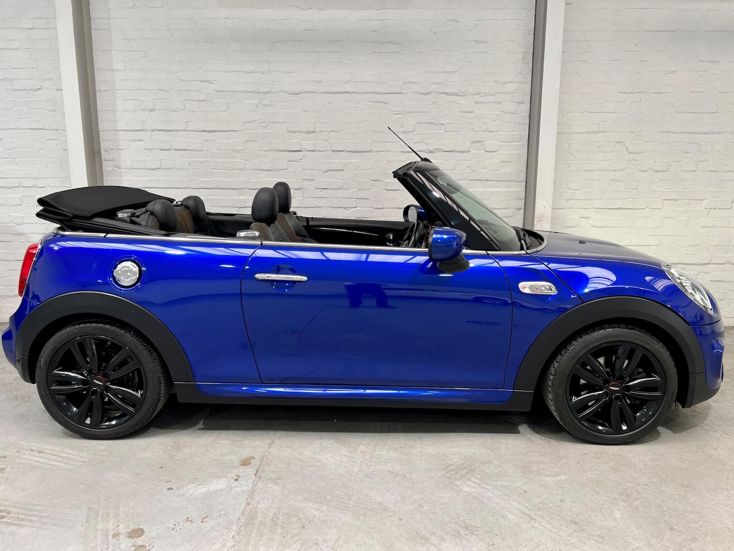Used MINI Convertible 2020 for sale - 76314798: Photo 2