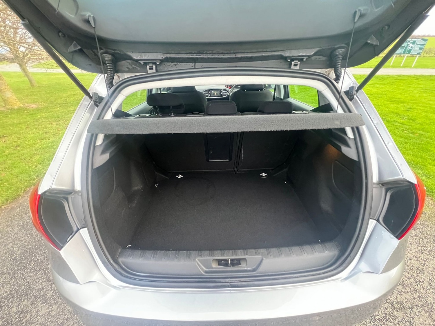 Used Peugeot 308 2014 for sale - 76979530: Photo 19