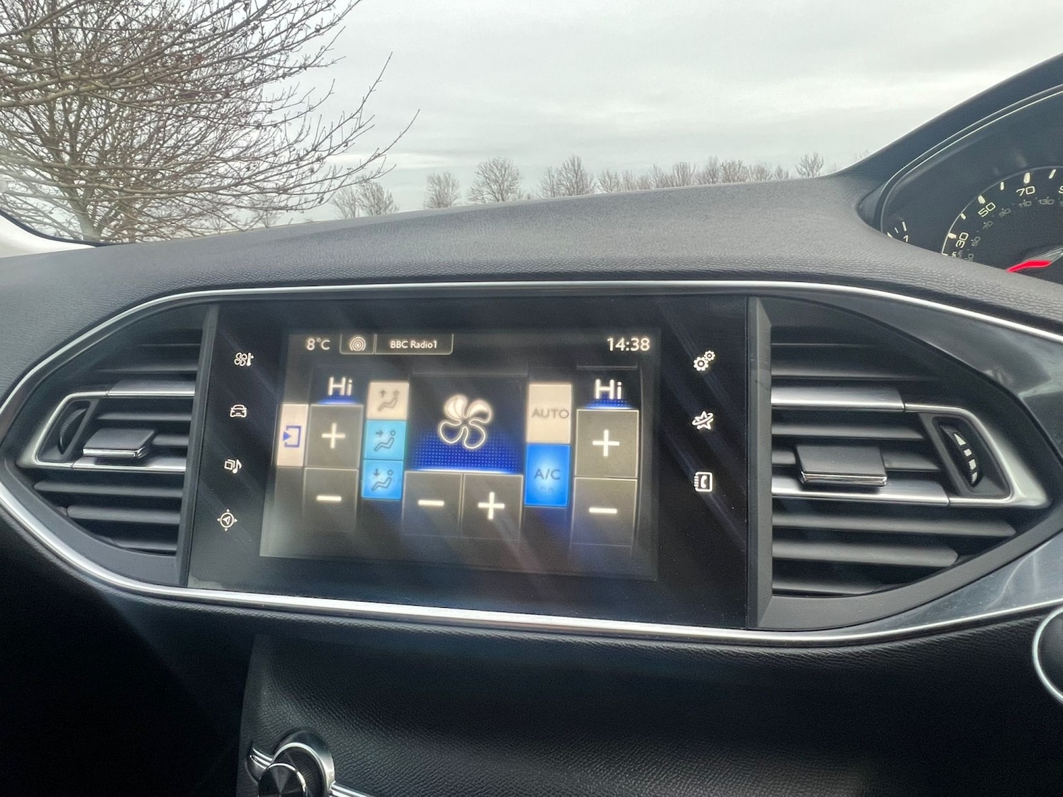 Used Peugeot 308 2014 for sale - 76979530: Photo 25