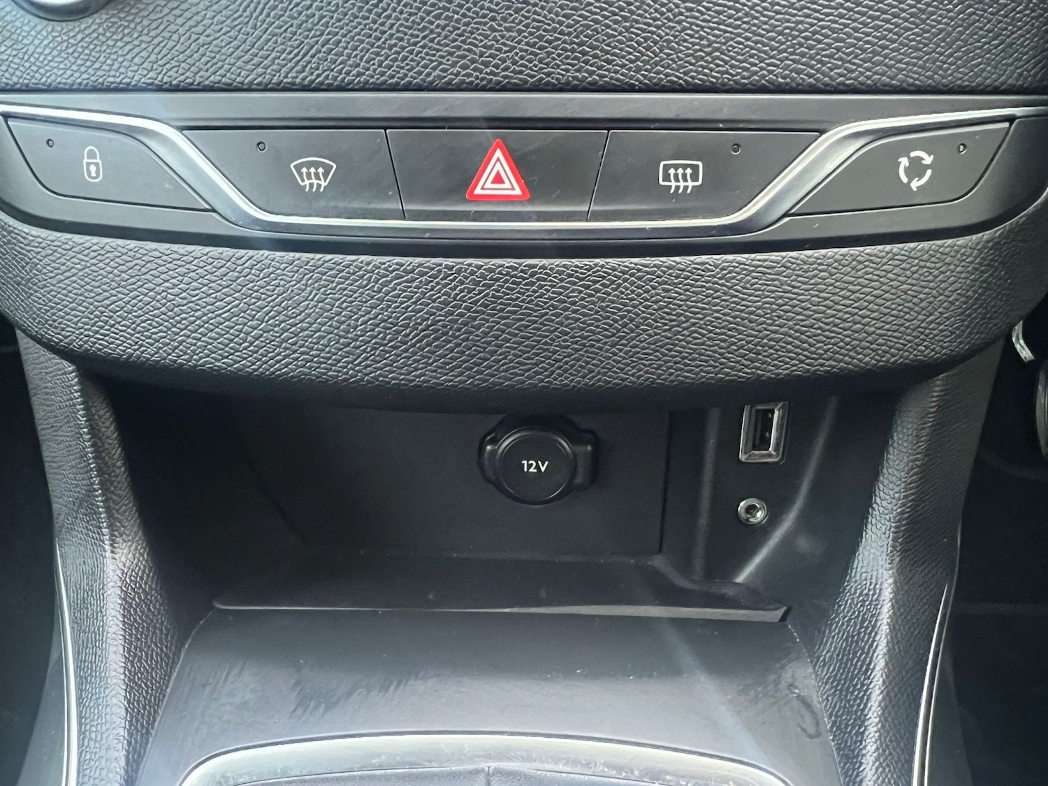 Used Peugeot 308 2014 for sale - 76979530: Photo 28