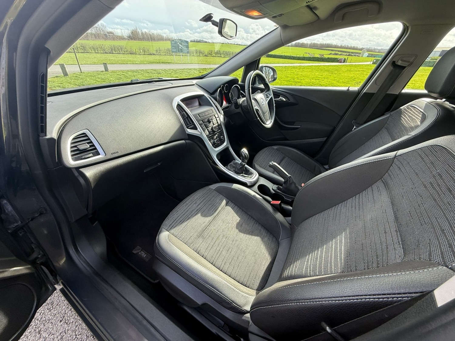 Used Vauxhall Astra 2015 for sale - 77636942: Photo 16