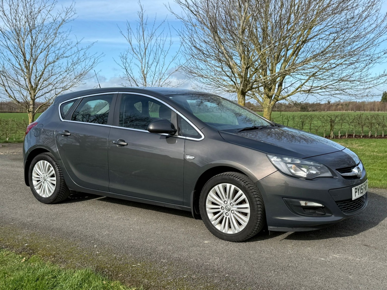 Used Vauxhall Astra 2015 for sale - 77636942: Photo 2