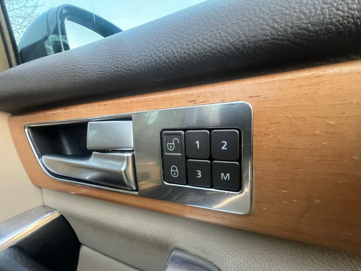 Used Land Rover Discovery 2015 for sale - 76956903: Photo 24