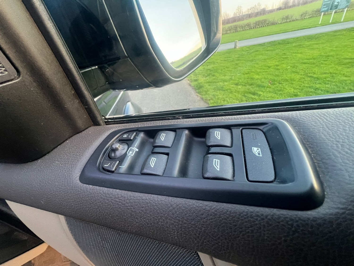 Used Land Rover Discovery 2015 for sale - 76956903: Photo 25