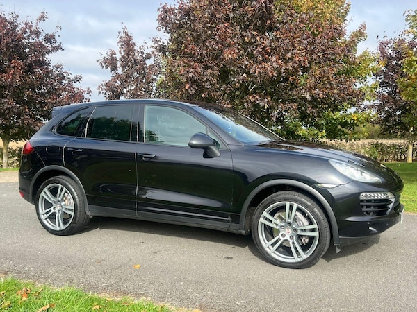 Used Porsche Cayenne 2011 for sale - 76225226: Photo 2