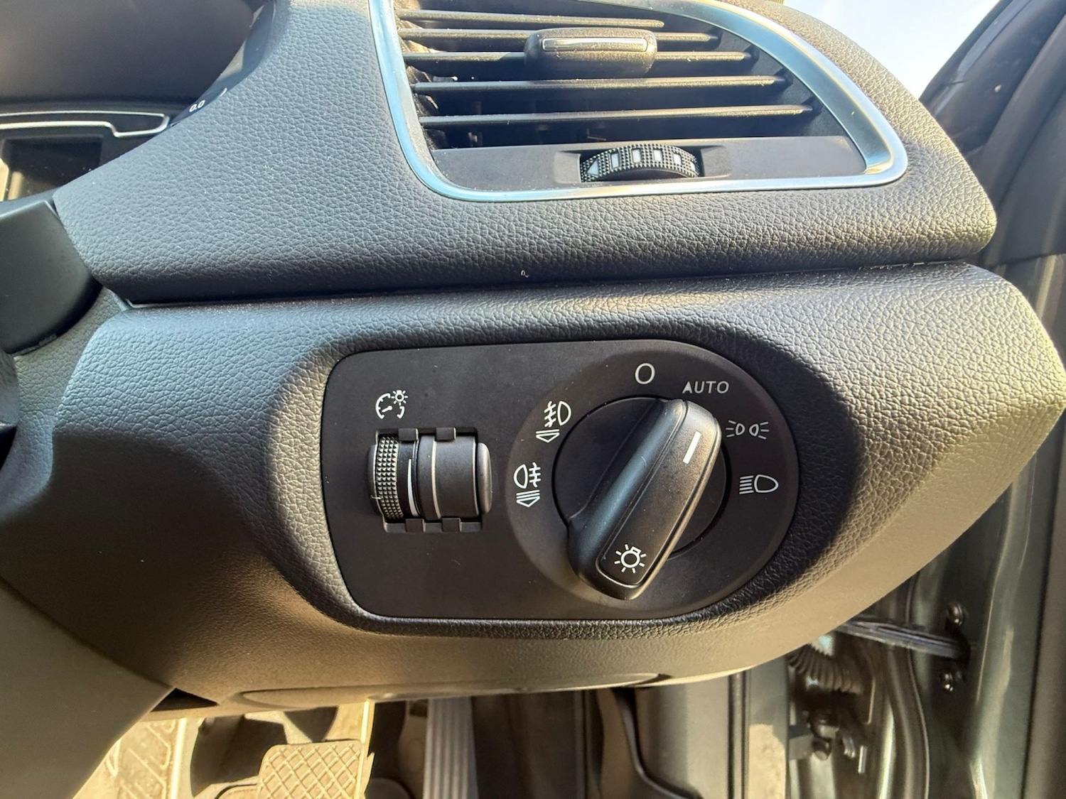 Used Audi Q3 2013 for sale - 78182792: Photo 28