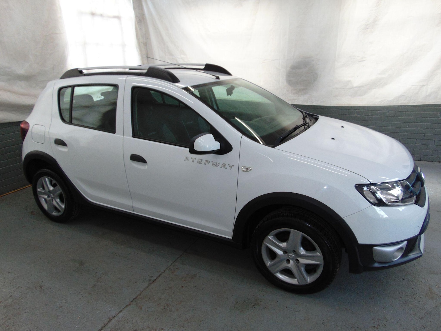 Used Dacia Sandero Stepway 2015 for sale - 76327137: Photo 2