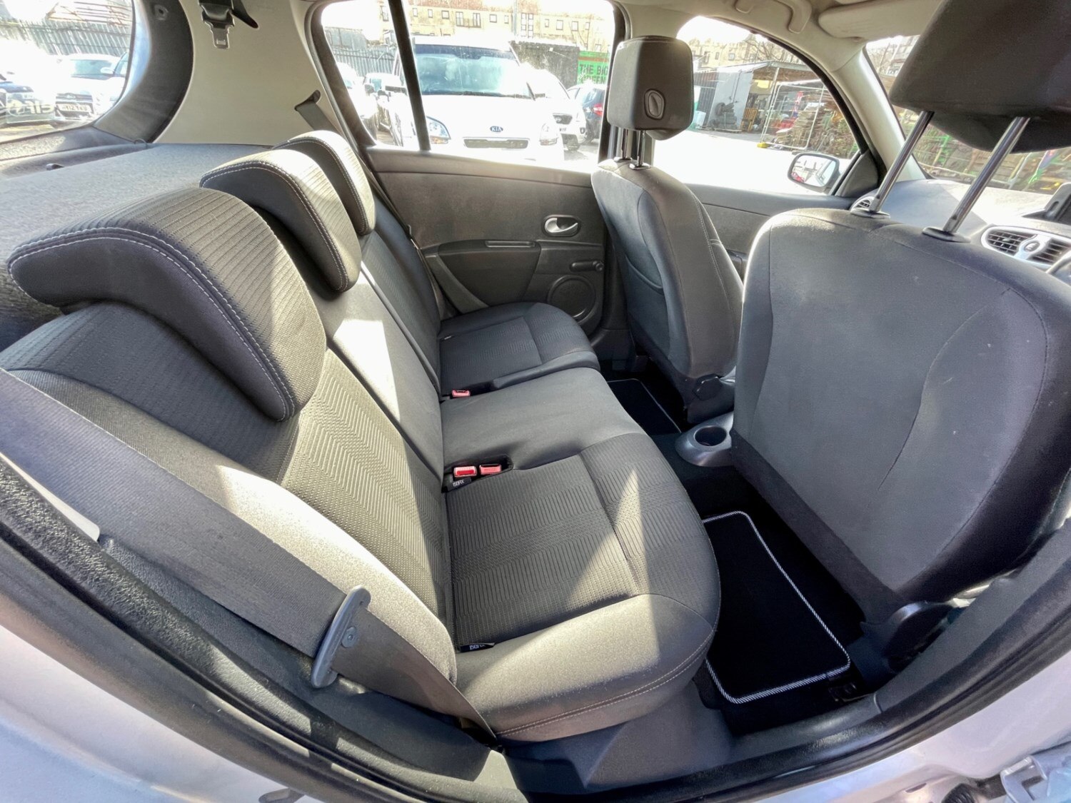 Renault Clio 2010 (60) - 1.2 16V Dynamique TomTom 5dr - Image 10