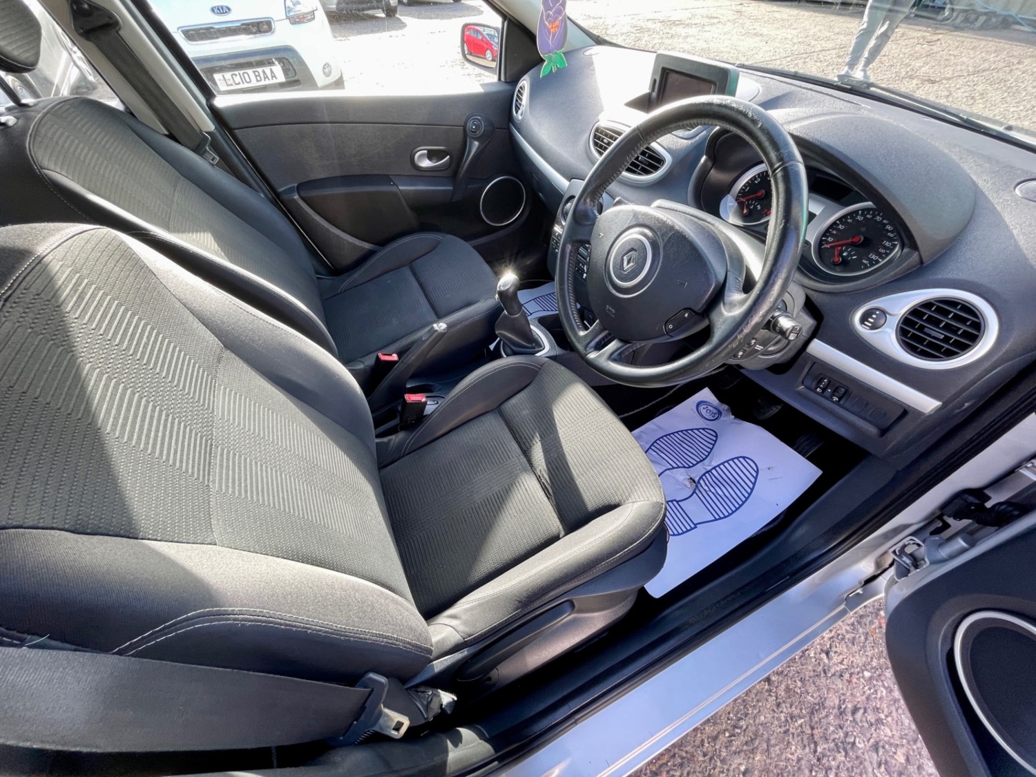 Renault Clio 2010 (60) - 1.2 16V Dynamique TomTom 5dr - Image 12