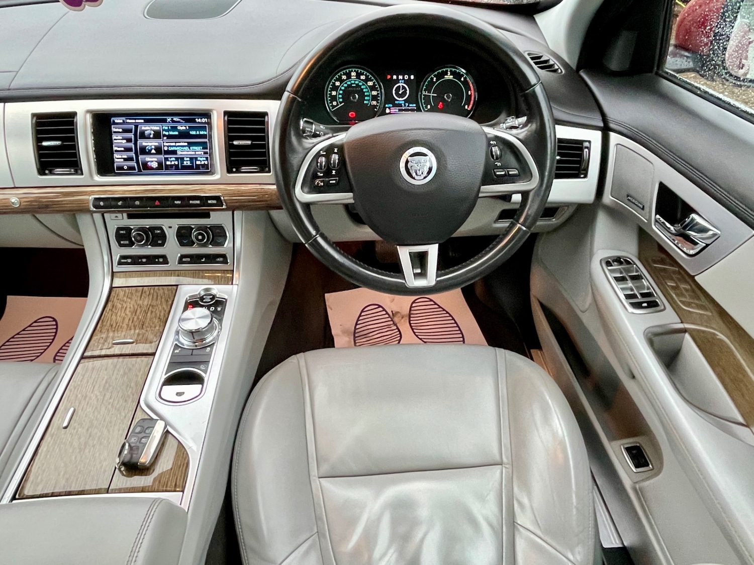 Used Jaguar XF 2013 for sale - 76709652: Photo 2