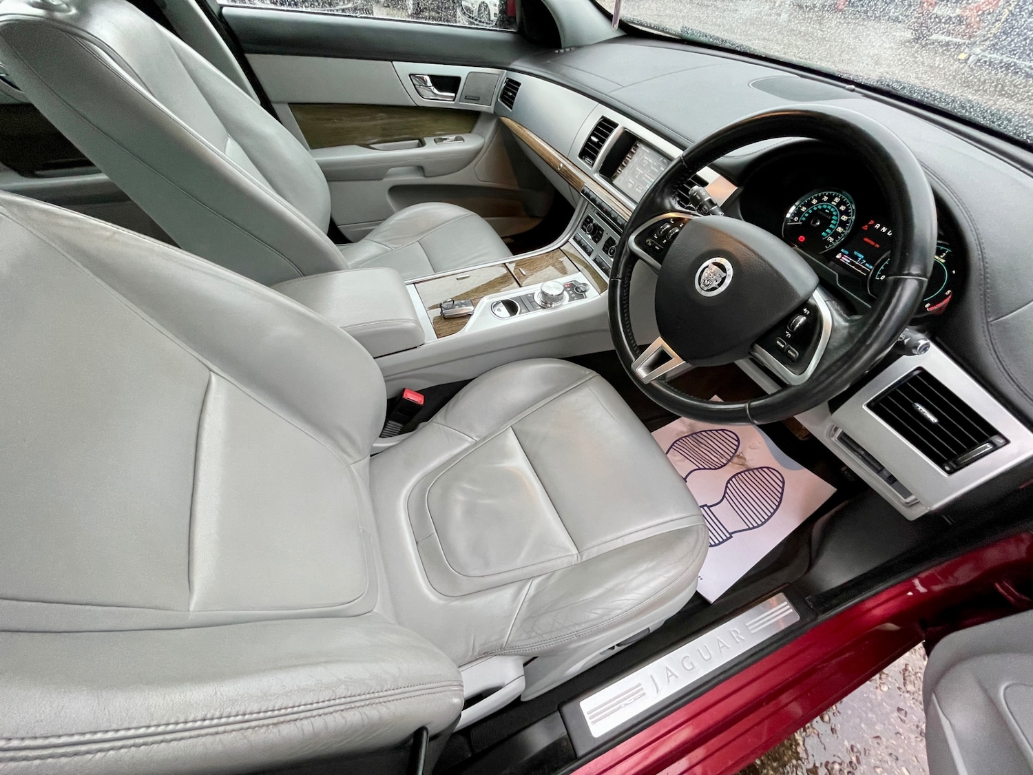 Used Jaguar XF 2013 for sale - 76709652: Photo 4