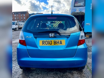 Used Honda Jazz 2010 for sale - 76194555: Photo 2