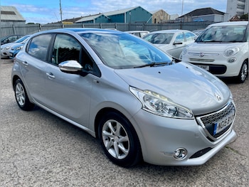 Peugeot - 208