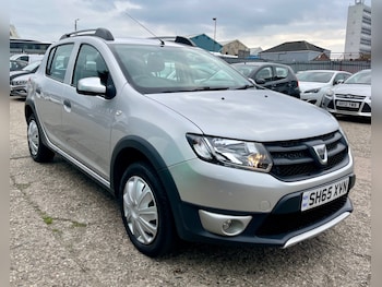 Used Dacia Sandero Stepway 2015 for sale - 76450385: Photo