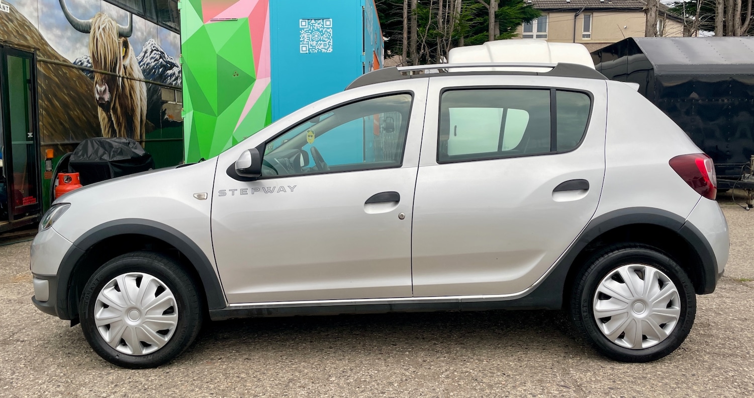 Used Dacia Sandero Stepway 2015 for sale - 76450385: Photo 4