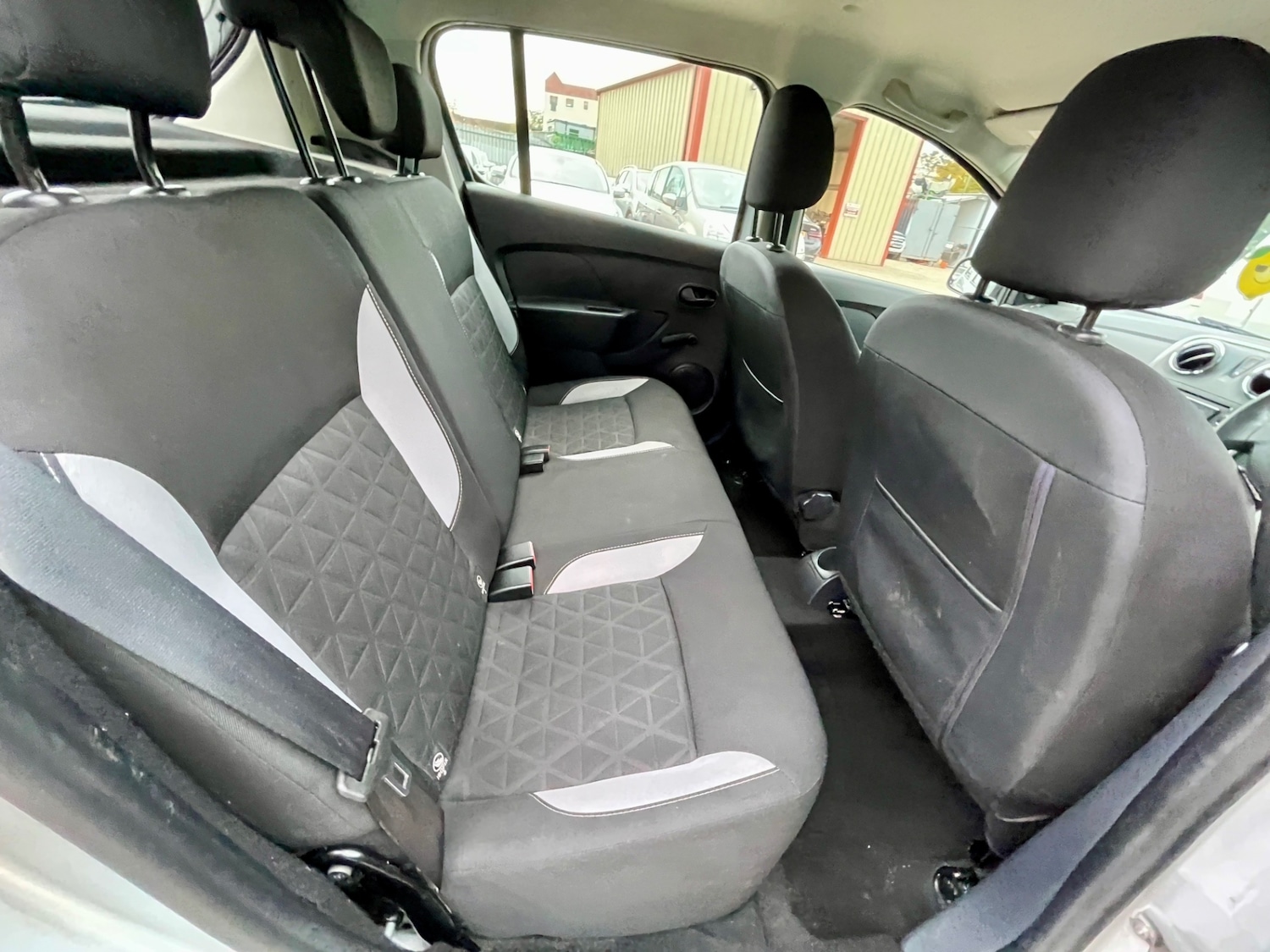 Used Dacia Sandero Stepway 2015 for sale - 76450385: Photo 8