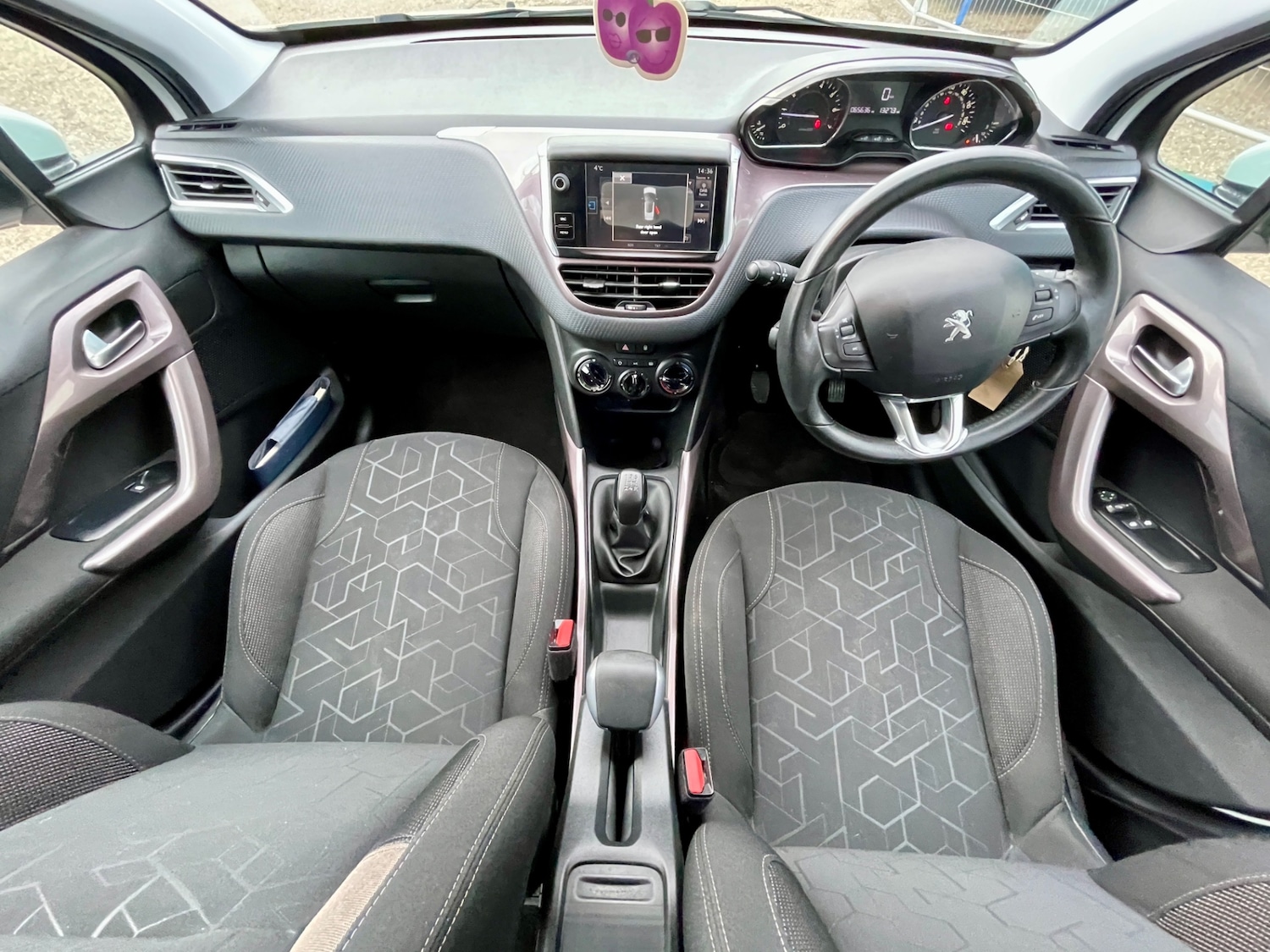 Used Peugeot 2008 2015 for sale - 77448177: Photo 2