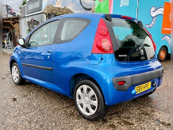 Used Peugeot 107 2011 for sale - 76884673: Photo