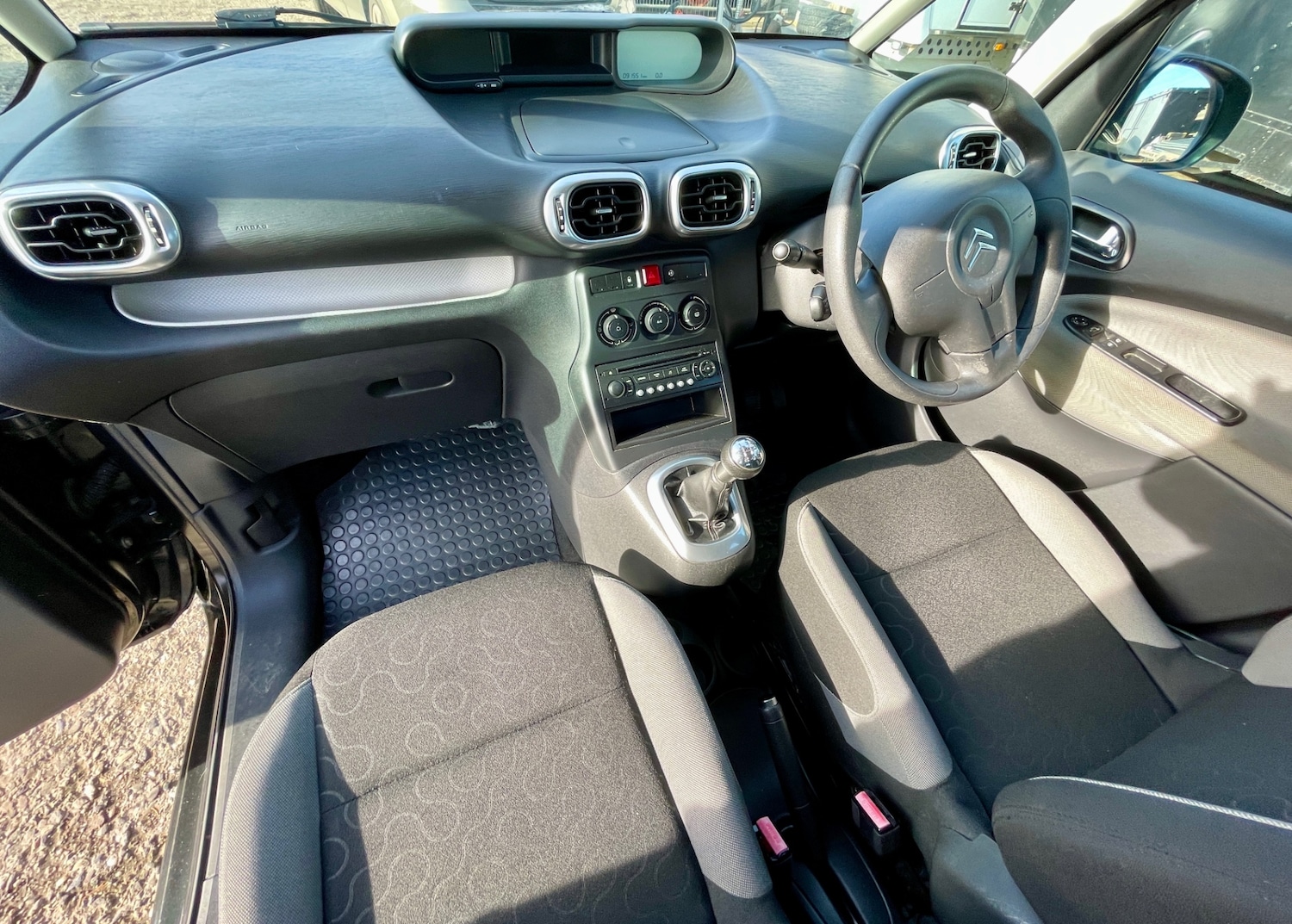 Used Citroen C3 Picasso 2010 for sale - 77584748: Photo 19