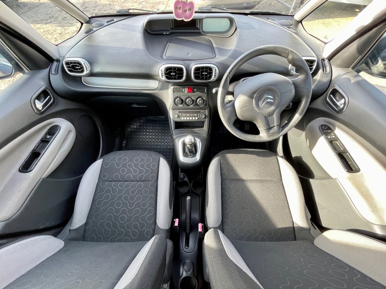 Used Citroen C3 Picasso 2010 for sale - 77584748: Photo 5