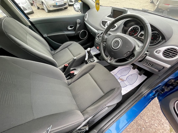 Used Renault Clio 2010 for sale - 76234504: Photo 11