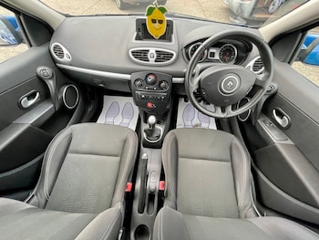 Used Renault Clio 2010 for sale - 76234504: Photo 2