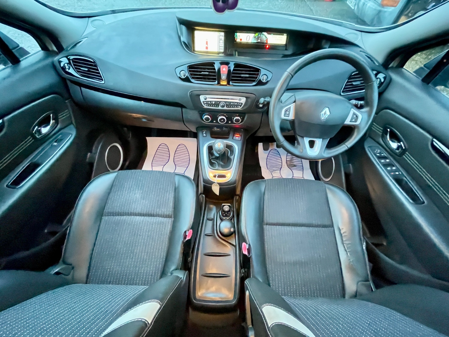 Used Renault Scenic 2011 for sale - 76897287: Photo 2