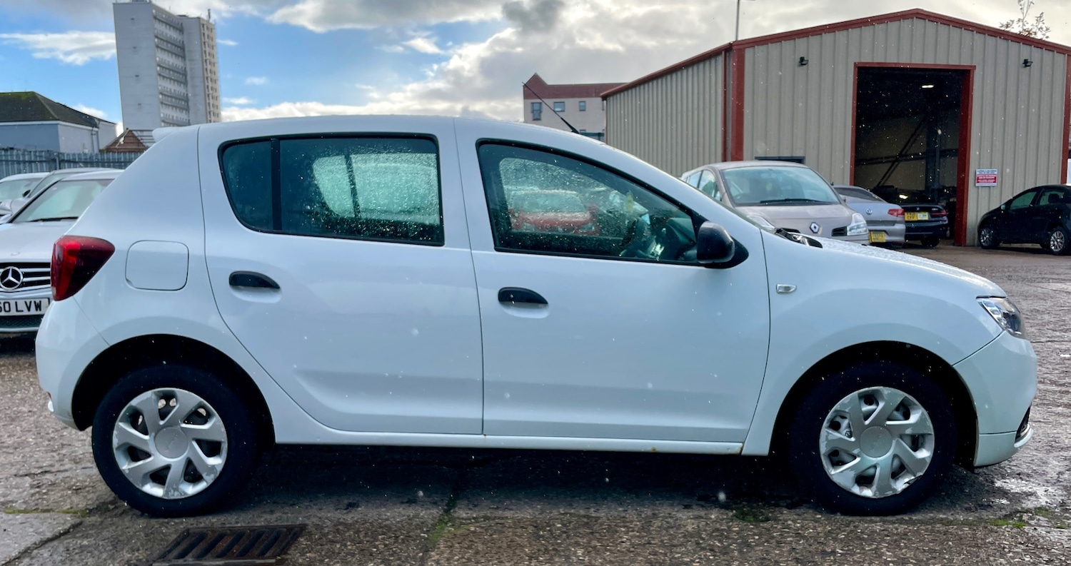 Used Dacia Sandero 2017 for sale - 77172704: Photo 8