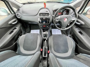 Used Fiat Punto 2016 for sale - 79344385: Photo