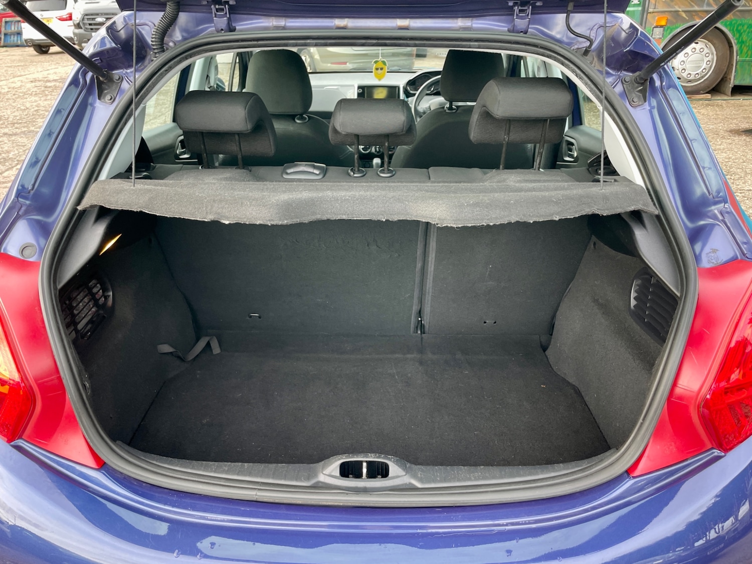 Used Peugeot 208 2013 for sale - 76470828: Photo 6