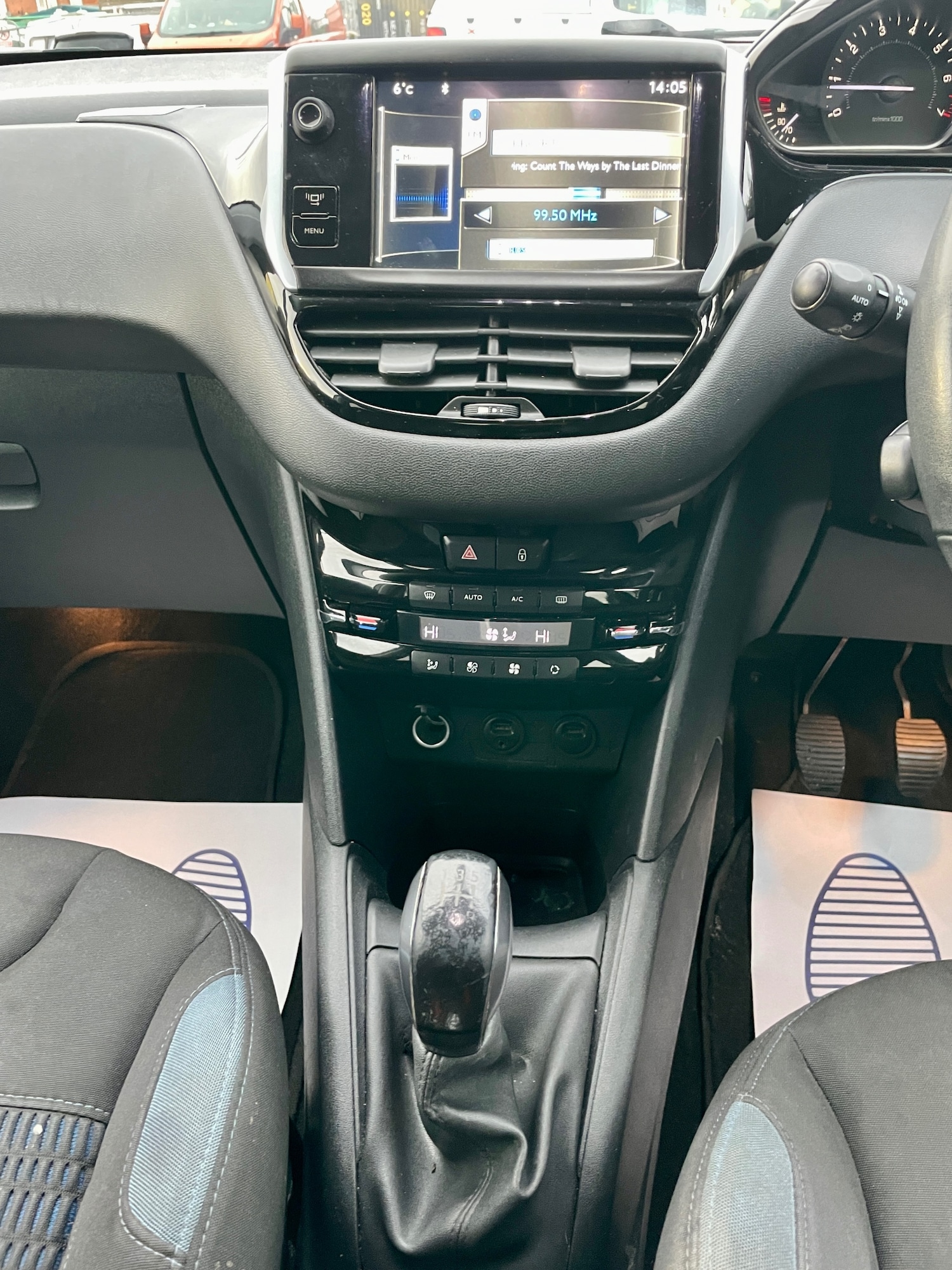 Used Peugeot 208 2012 for sale - 77261196: Photo 12