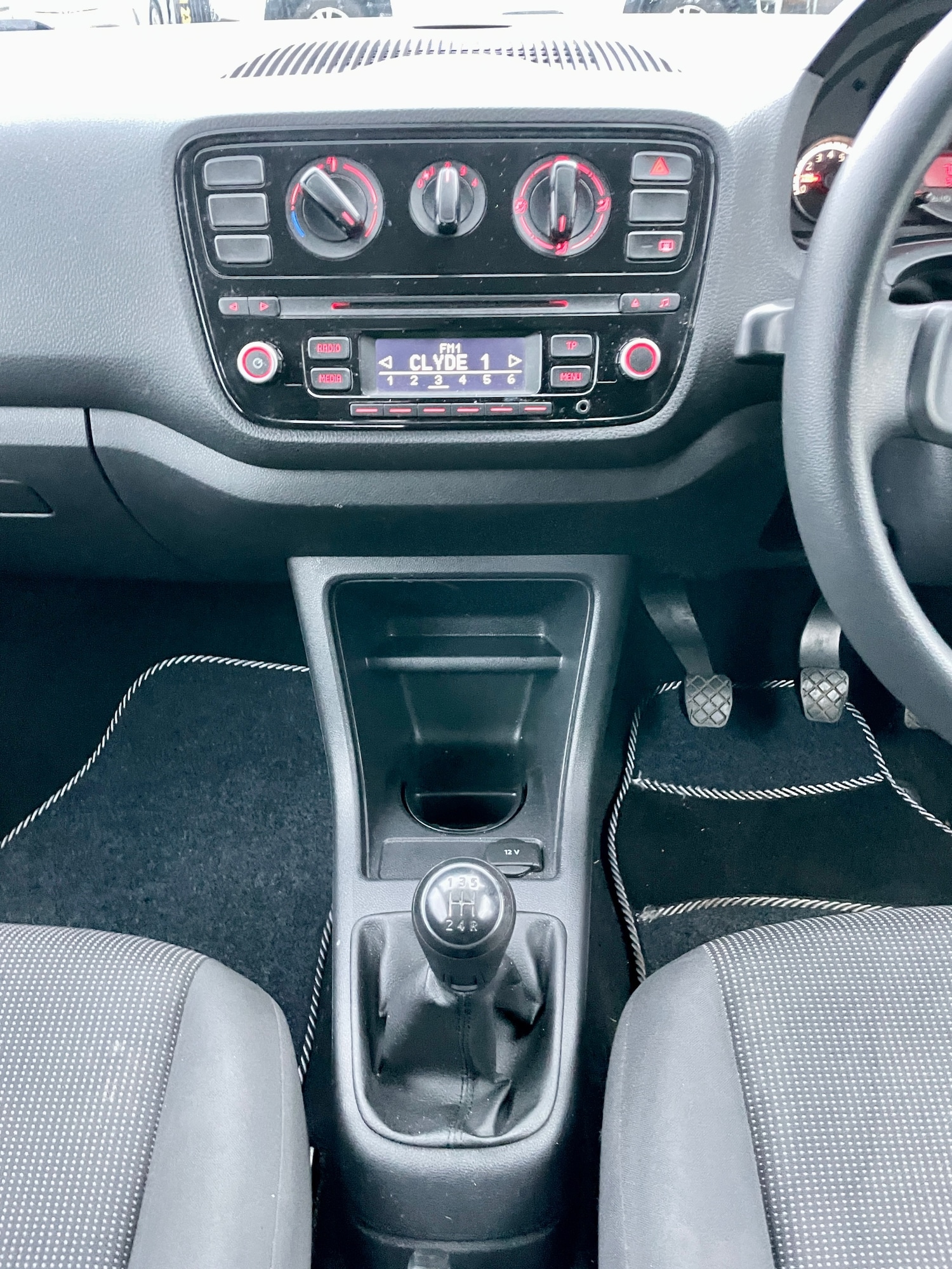 Used Volkswagen up! 2014 for sale - 77300674: Photo 9