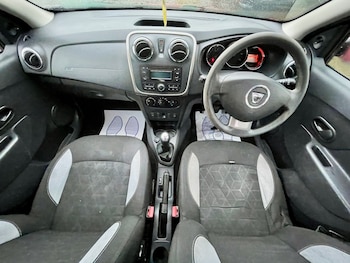 Used Dacia Sandero Stepway 2015 for sale - 76543100: Photo