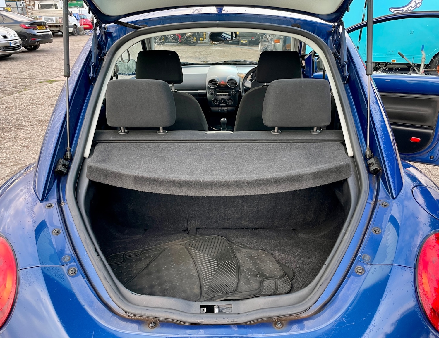 Used Volkswagen Beetle 2010 for sale - 76324998: Photo 6